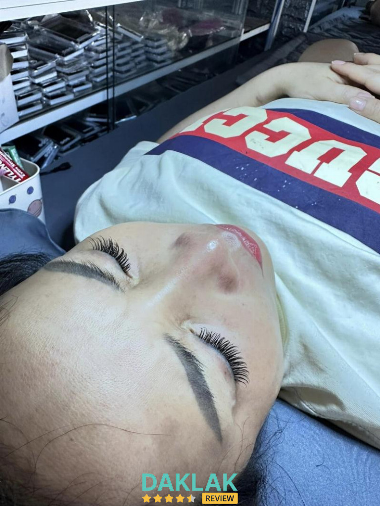 Huyền Nối Mi – nơi làm đẹp đôi mắt với dịch vụ nối mi chất lượng cao