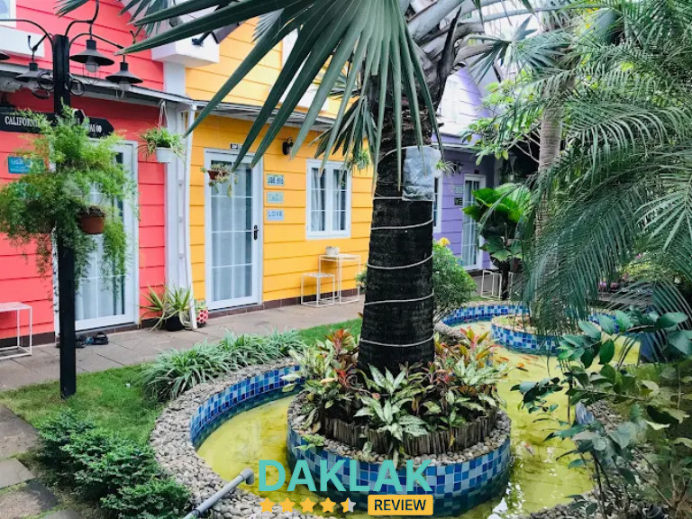 Zan HomeStay cuốn hút với phong cách trang trí tràn ngập sắc màu.