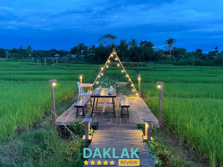 K'Pan House nép mình giữa rừng xanh và đồng lúa, mang đến không gian yên bình, hòa quyện với thiên nhiên.