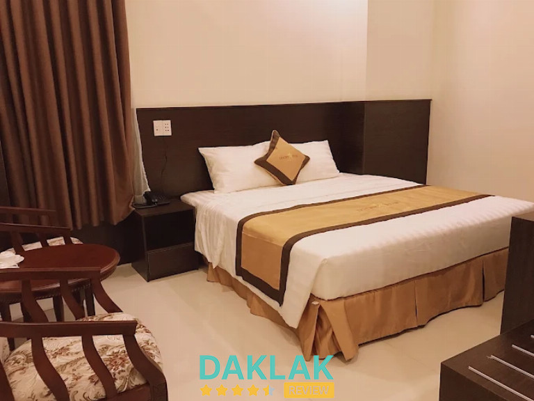 Không gian Lucky Star Hotel tựa một bản hòa ca ấm cúng, khoác lên mình vẻ sang trọng và gieo vào lòng du khách cảm giác bình yên dịu ngọt.