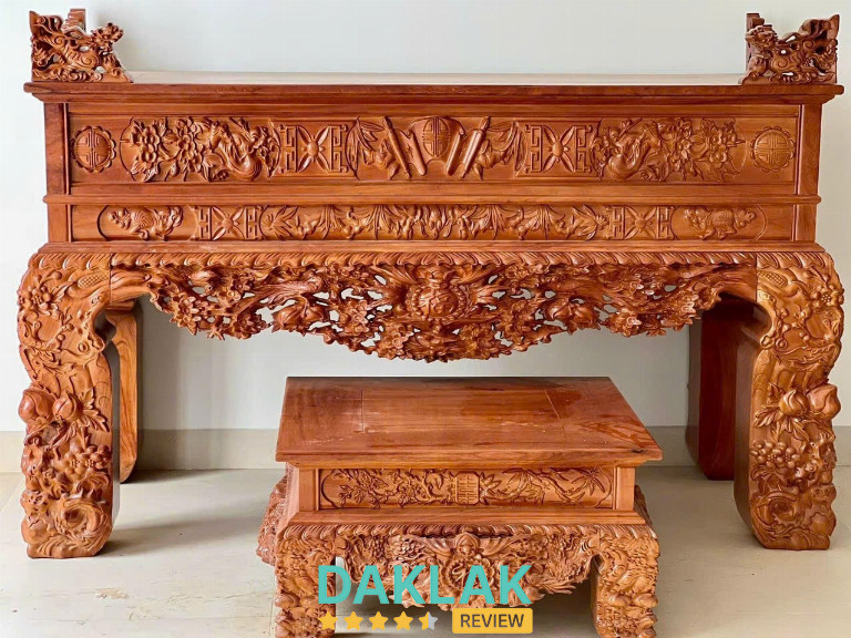"Bàn thờ gỗ tự nhiên cao cấp chạm khắc tinh xảo tại Đắk Lắk"