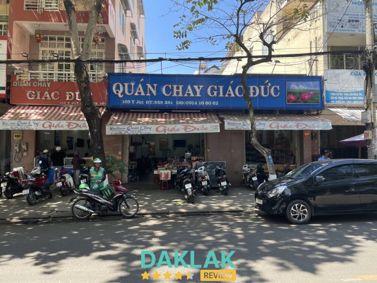 Bảng hiệu quán chay nổi tiếng tại Buôn Ma Thuột, Đắk Lắk