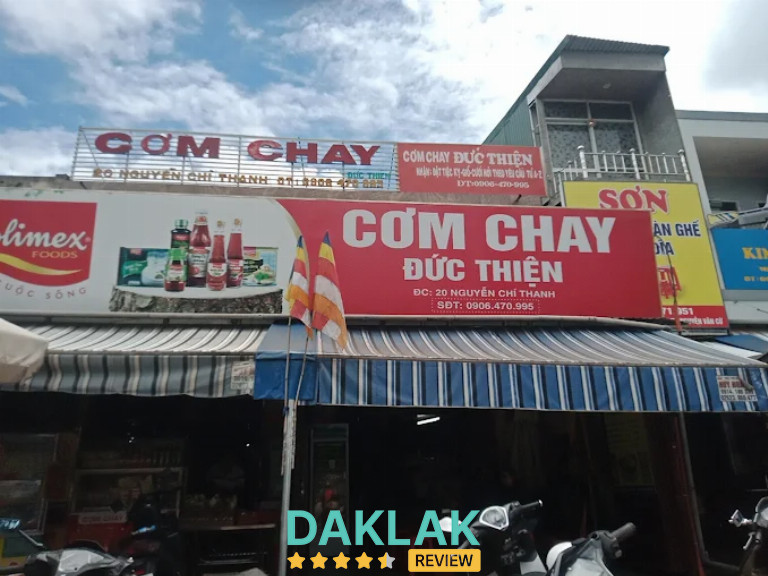 Quang cảnh bên ngoài quán chay Buôn Ma Thuột, Đắk Lắk