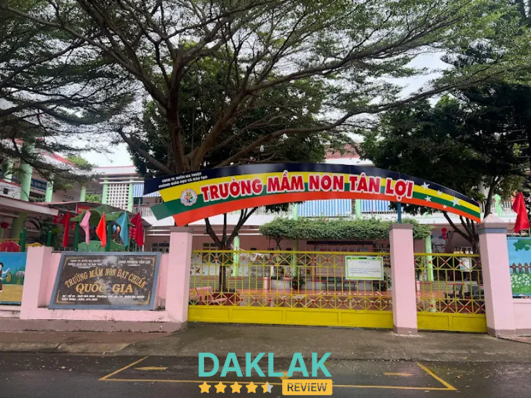 Khuôn viên xanh mát của Trường Mầm non Tân Lợi tại Buôn Ma Thuột