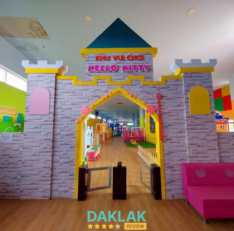 “Phòng học tại Trường Mầm non Kitty Buôn Ma Thuột được thiết kế hiện đại, đầy đủ trang thiết bị, mang đến môi trường học tập an toàn và thân thiện cho trẻ.”