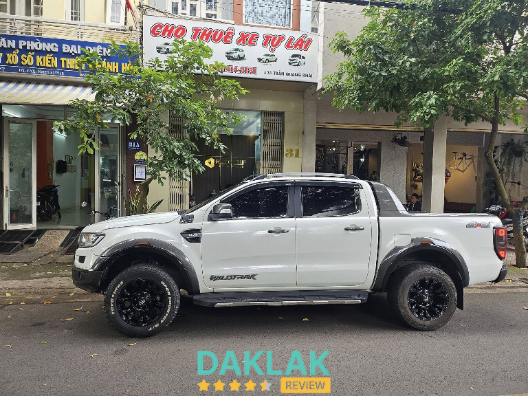 Giá thuê xe hợp lý, thủ tục nhanh chóng và đơn giản, dịch vụ hỗ trợ 24/7, giúp khách hàng yên tâm hơn khi di chuyển.