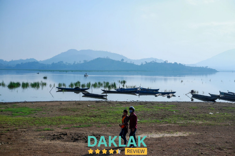 Trải nghiệm thuyền độc mộc – giữa mênh mông và tĩnh lặng