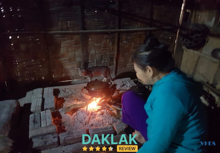 Giữ văn hóa bếp củi và nhà sàn