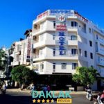 Khách sạn Hồng Ngọc Phú Yên nằm ở góc phố trung tâm Tuy Hòa