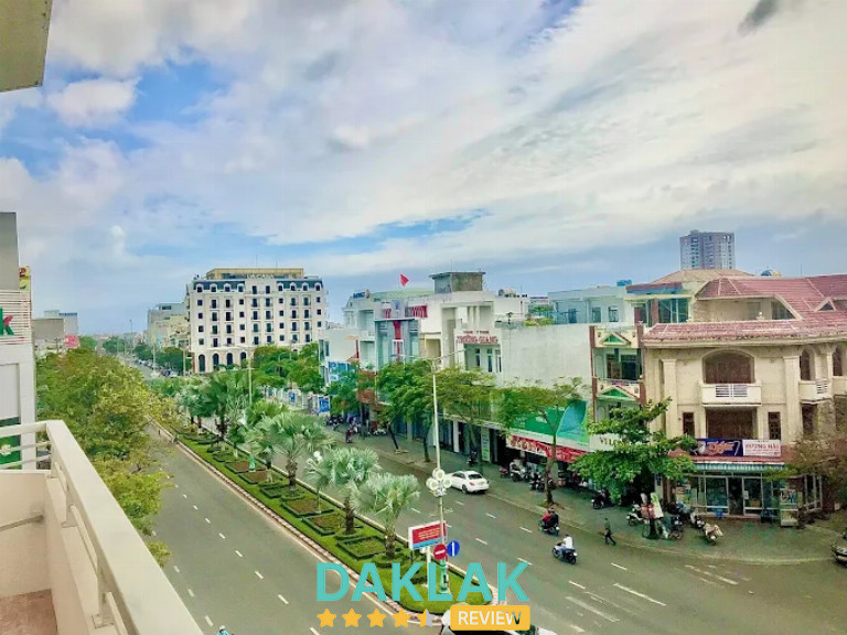 View thành phố Tuy Hòa nhìn từ ban công khách sạn Hồng Ngọc Phú Yên.