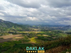 Hoàng hôn trên làng Yang Mao, tiếng cồng chiêng vọng khắp núi rừng Tây Nguyên.