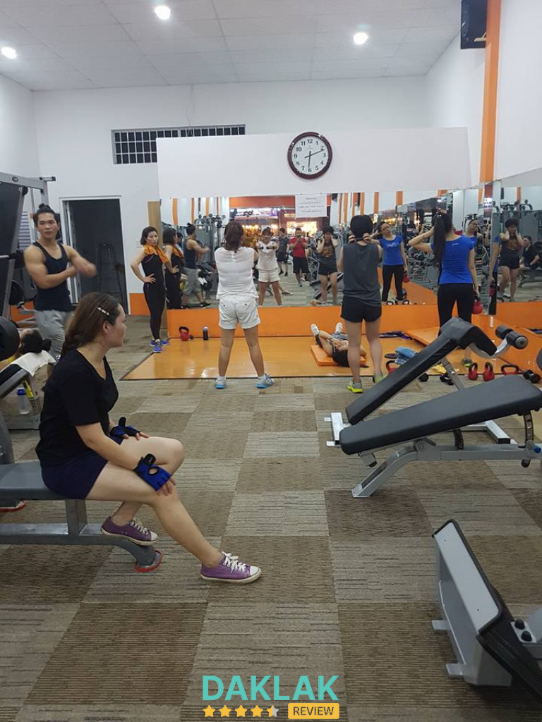 Học viên tập luyện tại CLB Gym Phú Vinh – phòng gym Đắk Lắk được yêu thích