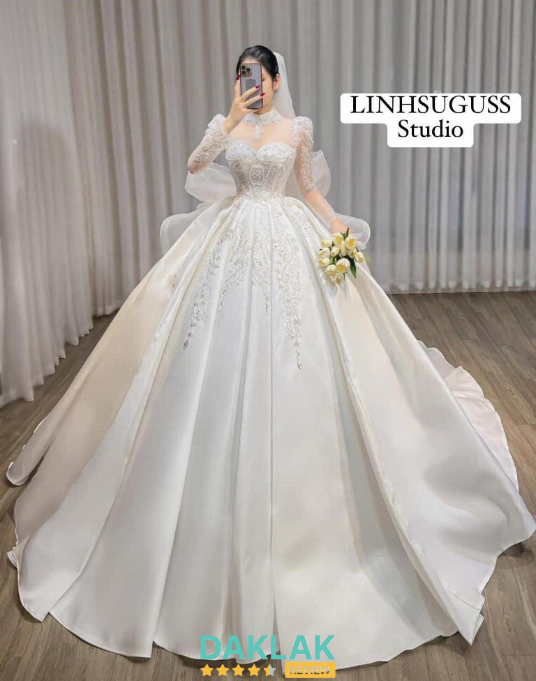LinhSuguss Studio sở hữu nhiều mẫu váy cưới thiết kế tinh xảo, phù hợp nhiều phong cách từ công chúa đến hiện đại.
