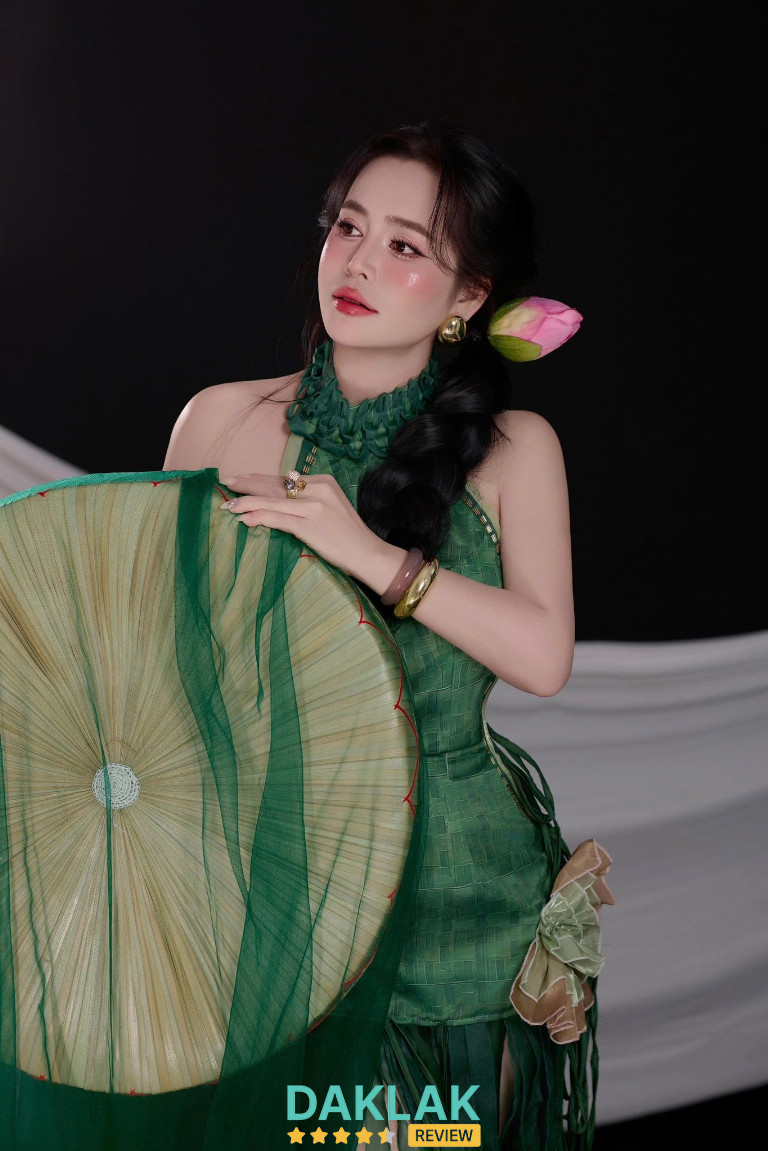 Dịch vụ makeup – stylist – chụp ảnh của My Anh Bridal làm việc nhịp nhàng, giúp buổi chụp trôi “êm như nước”, không lo rối hay mất thời gian.