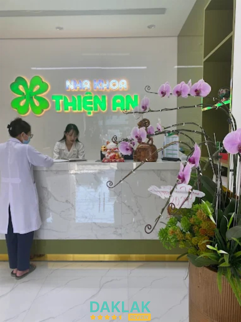 “Không gian bên trong Nha Khoa Thiện An tại Buôn Ma Thuột – cơ sở nha khoa hiện đại, sạch sẽ và đội ngũ bác sĩ tận tâm”