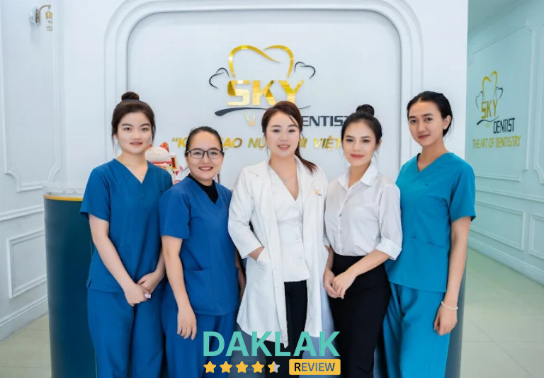 “Không gian bên trong Nha Khoa Sky Dentist tại Buôn Ma Thuột – cơ sở nha khoa hiện đại, sạch sẽ và đội ngũ bác sĩ tận tâm”