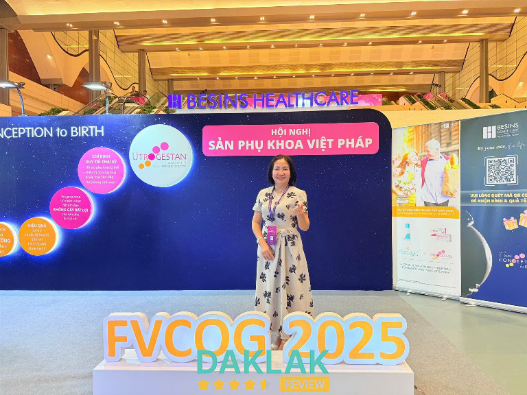 Bác sĩ Minh Phượng đi dự hội nghị Việt - Pháp