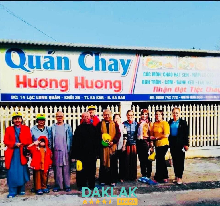 “Quán chay Hương Hương trên đường Lạc Long Quân – góc nhỏ nhưng ấm áp, ai ghé cũng thấy thân quen.”