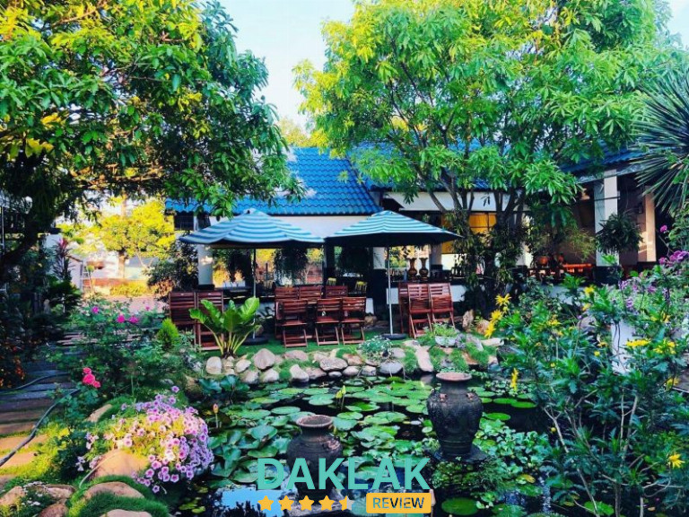 Không gian cà phê sân vườn xanh mát tại Thị xã Buôn Hồ.