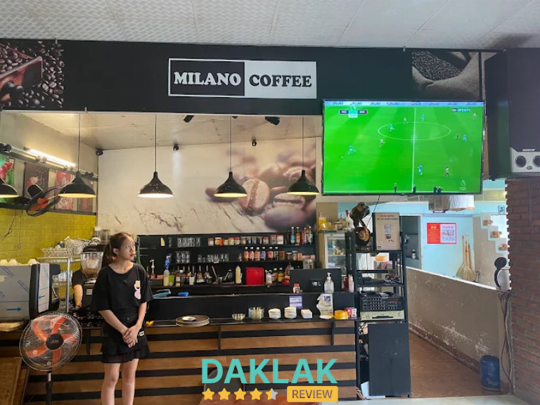 Quầy pha chế và không gian bên trong quán Milano Coffee tại Buôn Ma Thuột