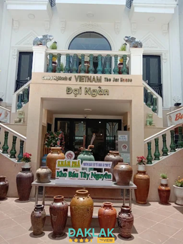 Mặt tiền Đại Ngàn – Vietnam The Jar House với trưng bày chum gốm và kiến trúc Tây Nguyên