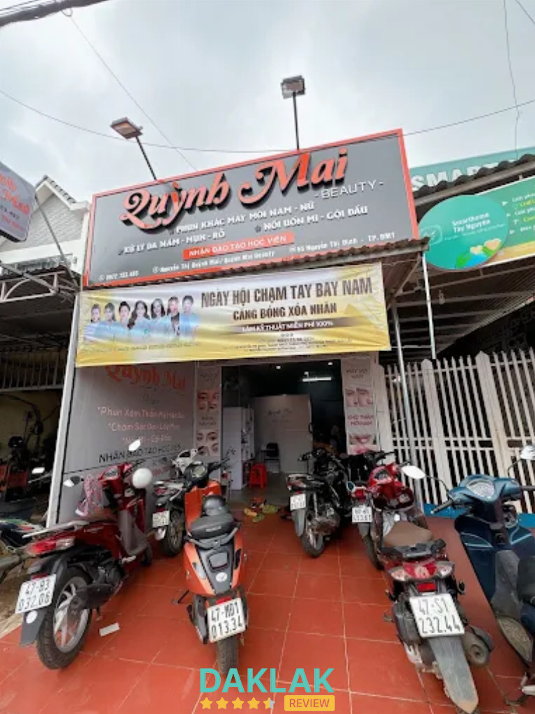 Quỳnh Mai Beauty với không gian tiệm gọn gàng, bảng hiệu dễ nhận diện tại Buôn Ma Thuột