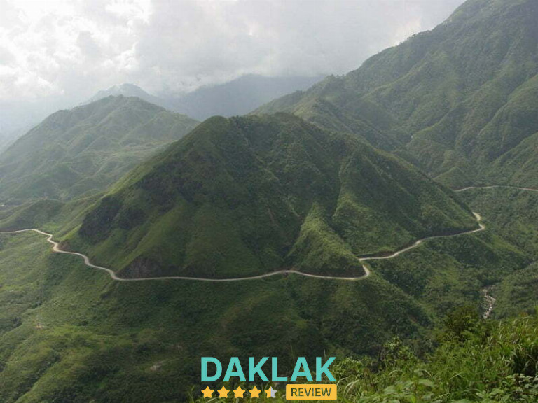 Núi Chư Yang Sin nhìn từ xa – địa điểm trekking nổi tiếng của Krông Bông