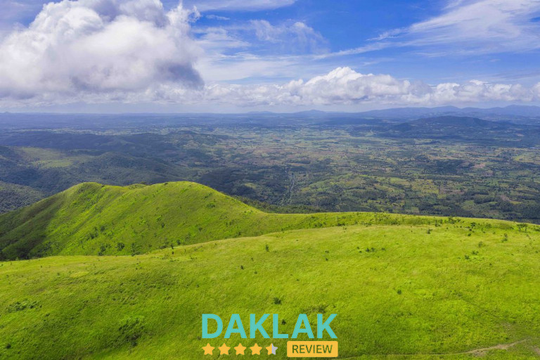 Đồi cỏ Ea Tu – trời cao, gió lớn và bình minh siêu đẹp