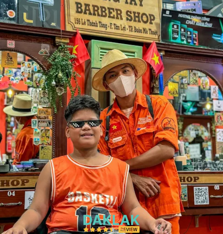 Đông Tây Barbershop – 156 Lê Thánh Tông